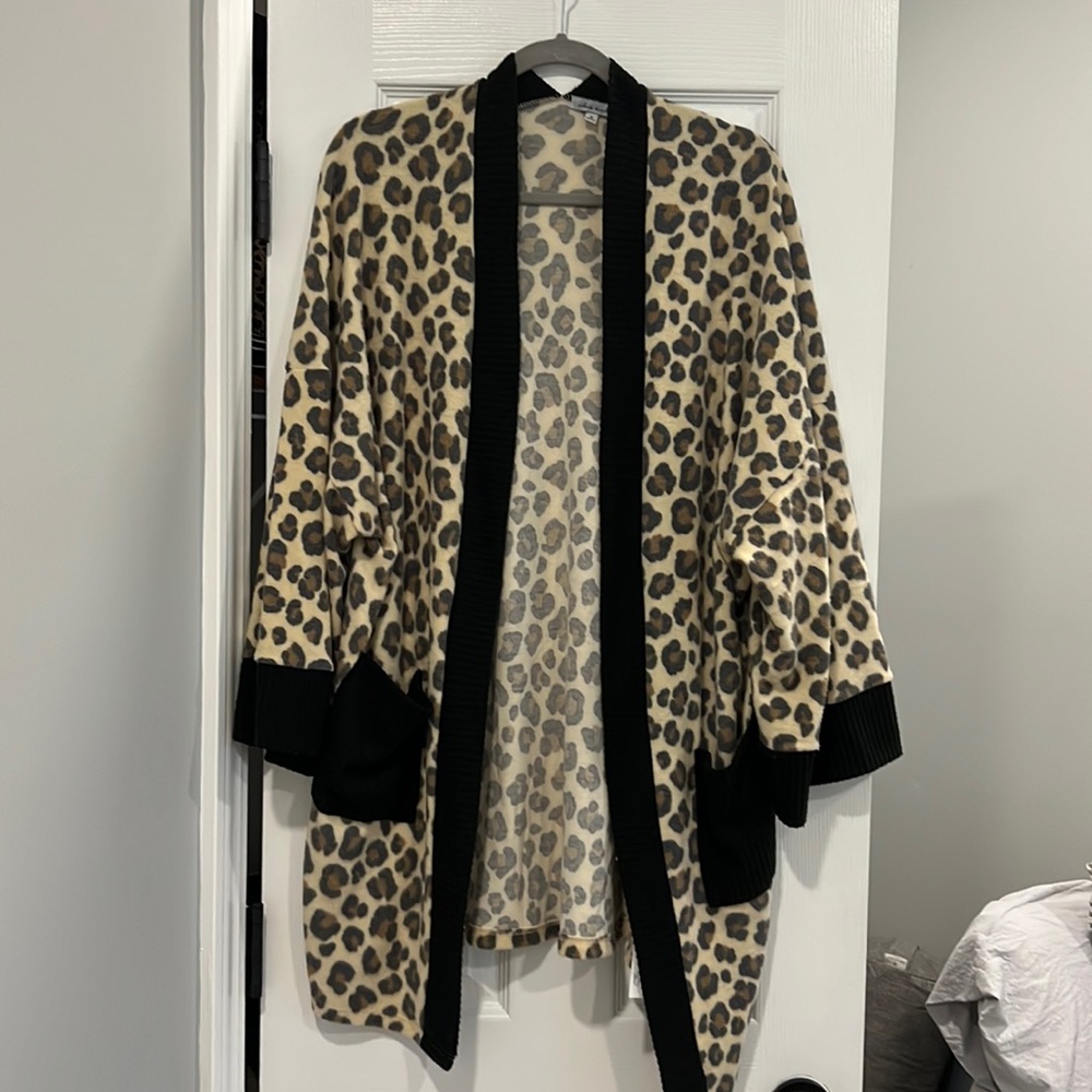 New With Tags! Women’s White Birch Leopard Cardigan Size S